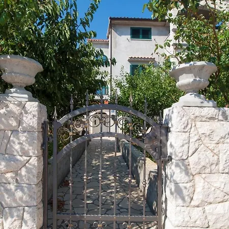 Joso Guest house Grebastica