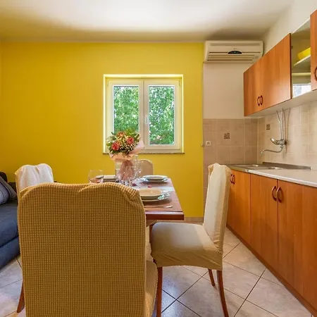 Joso Guest house Grebastica