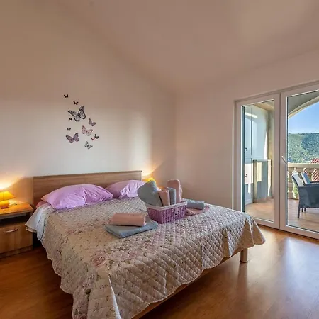 Joso Guest house Grebastica