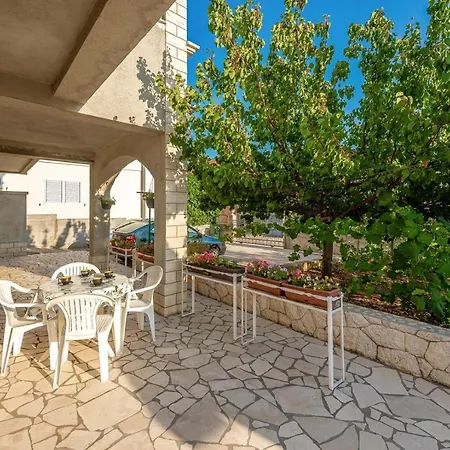 Joso Guest house Grebastica