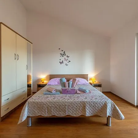 Guest house Joso Grebastica