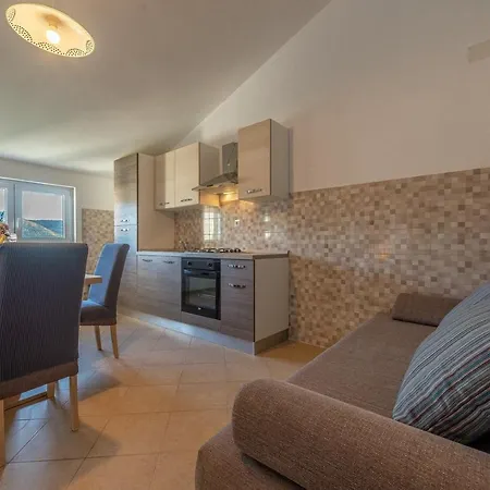 Joso Guest house Grebastica